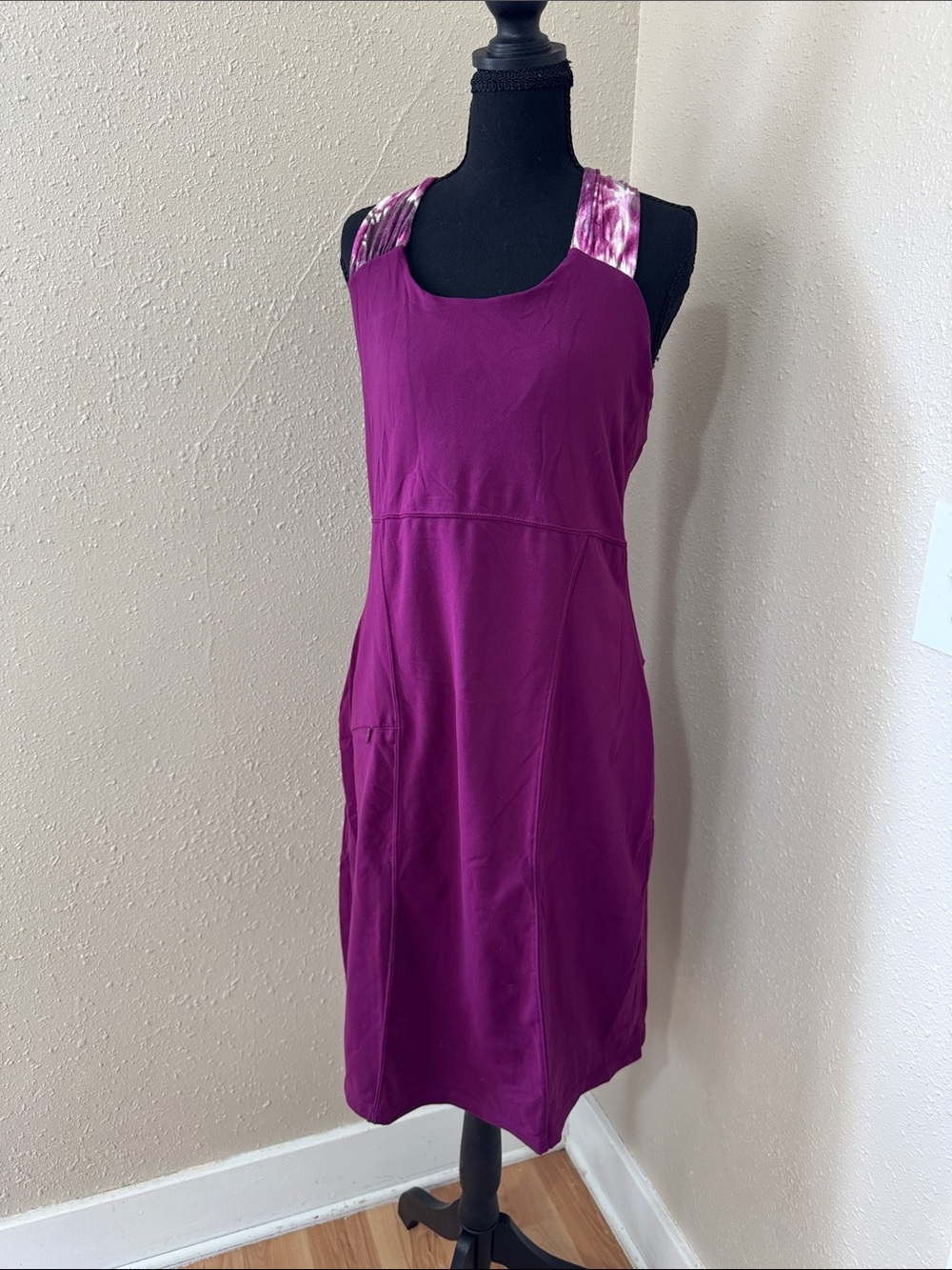 Athleta Fuchsia Active Top with White Starburst Logo